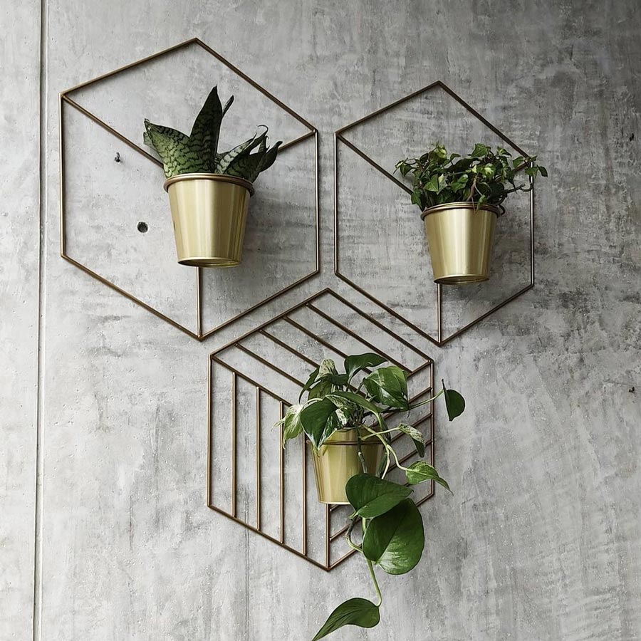 Métal de haute qualité, ce pot de fleurs est durable et robuste. Et la bonne soudure rend le métal stable.