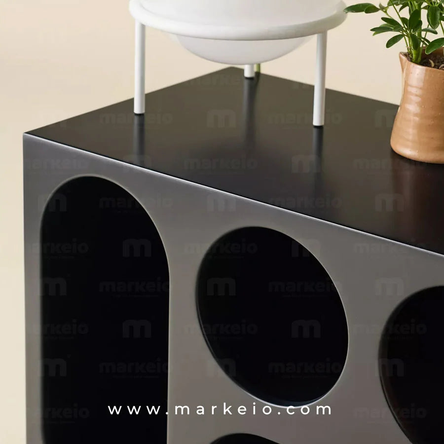 Console décorative moderne avec compartiments de rangement artistiques.