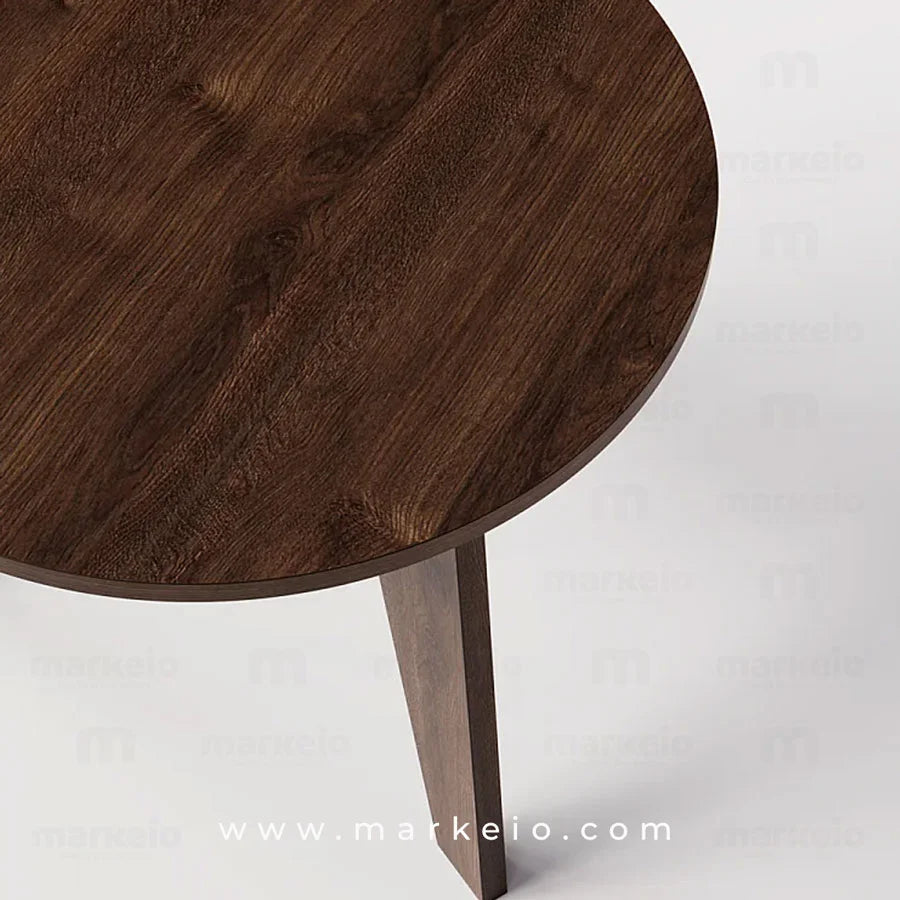 Grande table de réception en npyer pour 4 personnes.