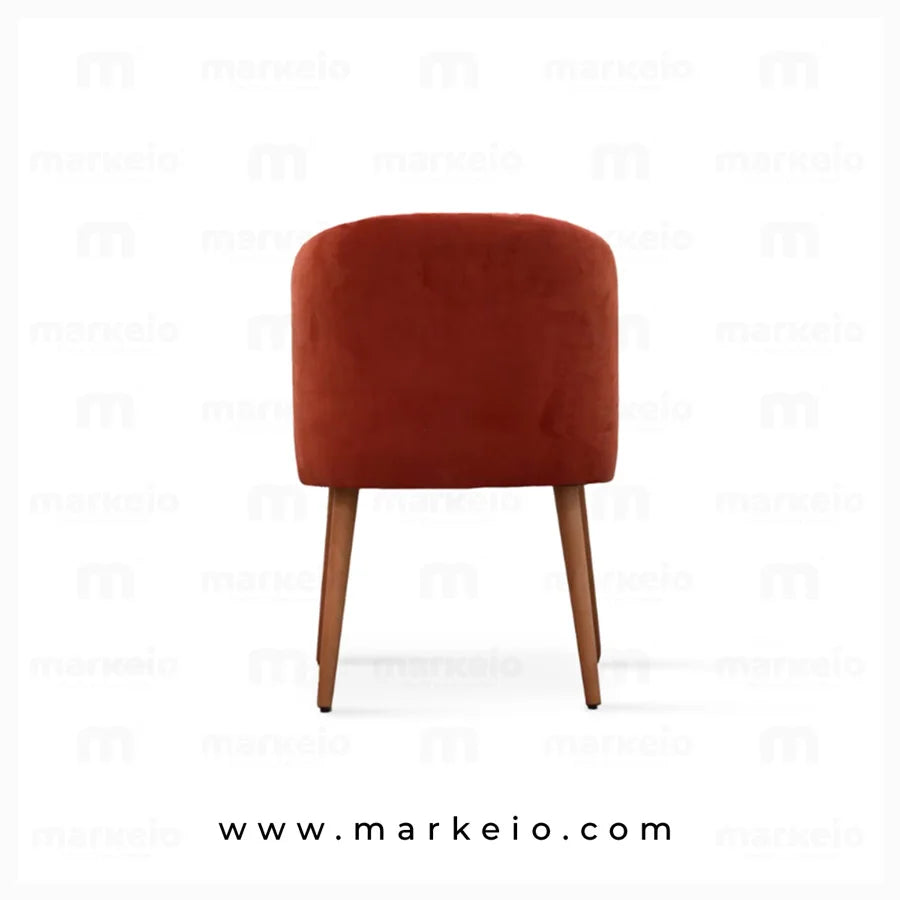 Chaise Artin coloris beige sable avec pieds en bois clair design.