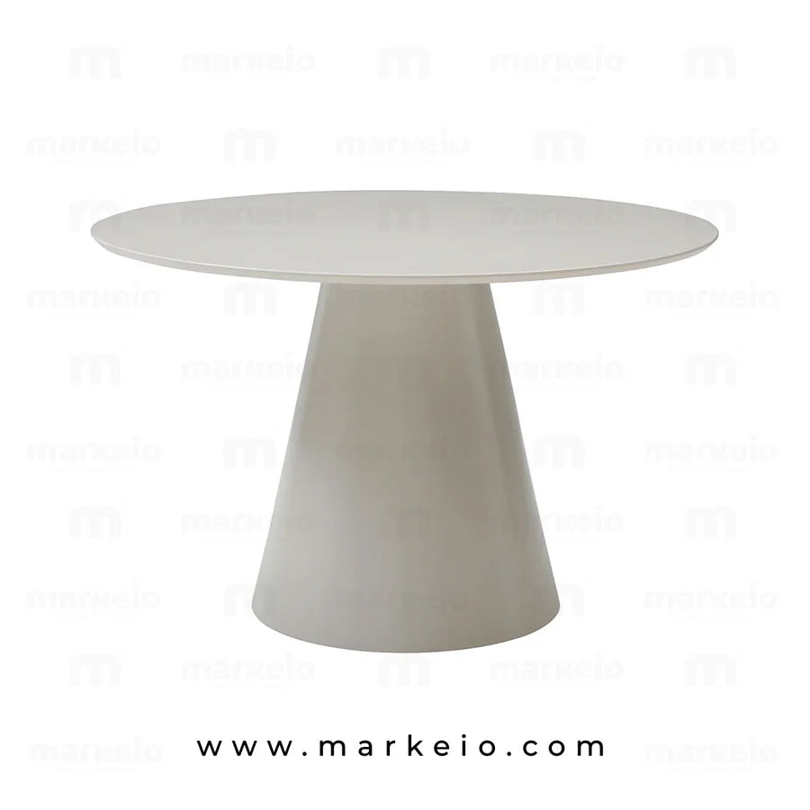 Table de repas ronde blanche pour une décoration intérieure lumineuse.