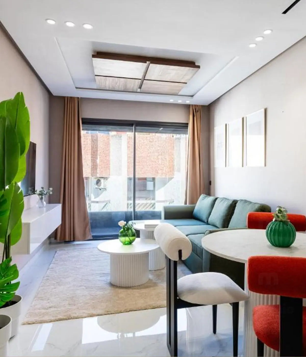 Studio moderne entièrement meublé par Markeio pour la location Airbnb dans le quartier de l'Agdal à Rabat.