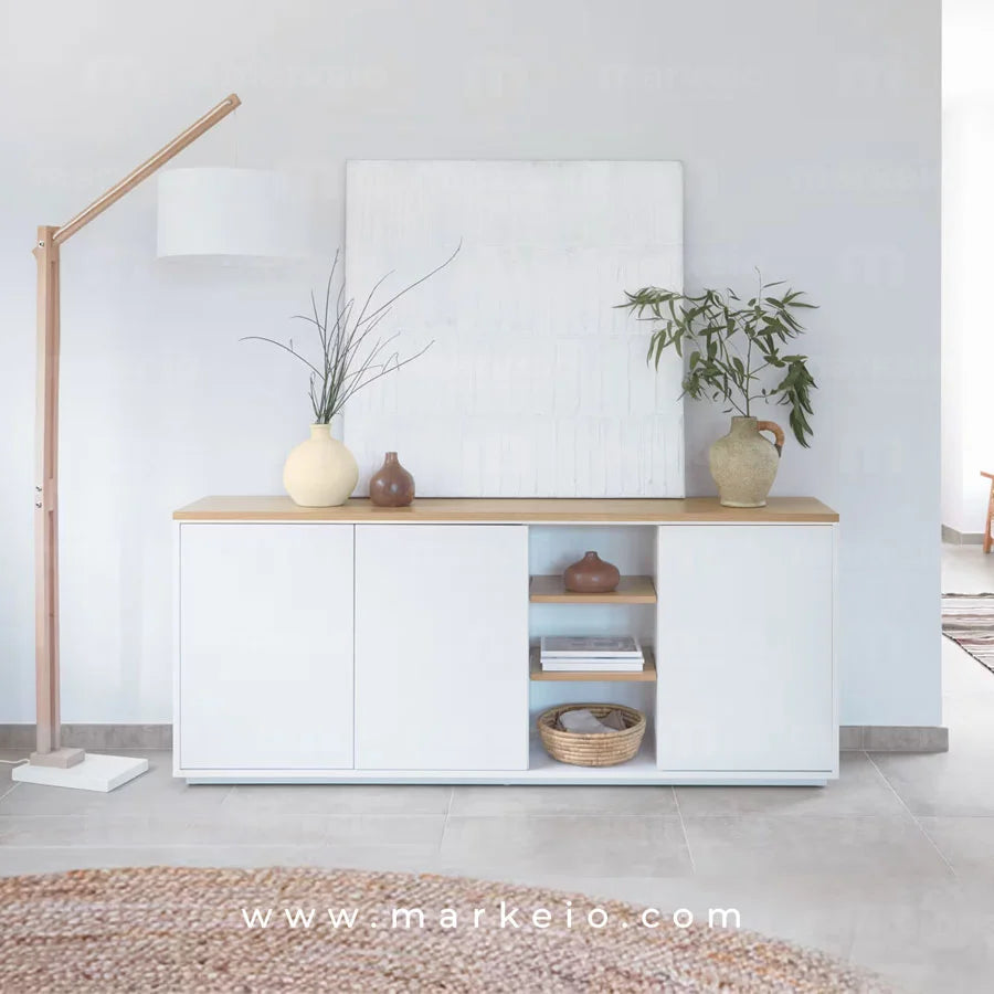 Buffet Kleno à 3 portes avec plateau en chêne et structure blanche.