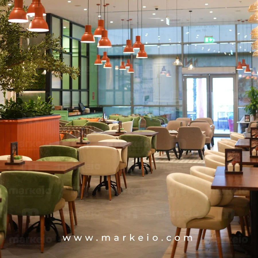 Chaise de salle à manger, café et restaurant, confortable au revêtement velours élégant.