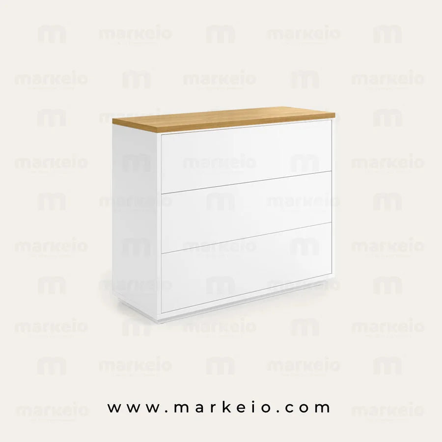 Commode Kleno avec plateau en MDF de chêne et structure blanc mat.
