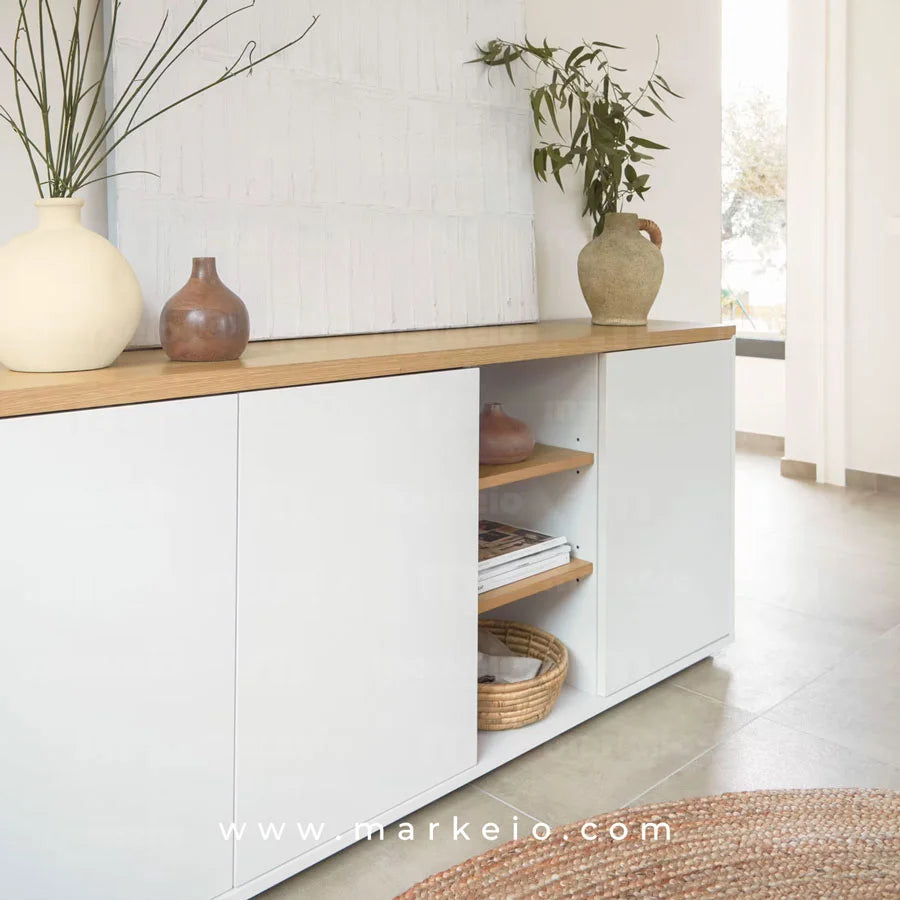 Mobilier de rangement haut de gamme en placage de chêne véritable.