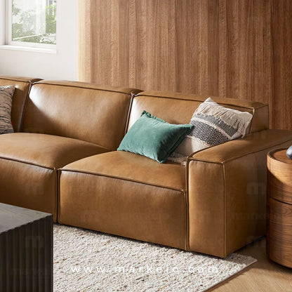 Zoom sur le revêtement similicuir haute densité de la méridienne large Divano.