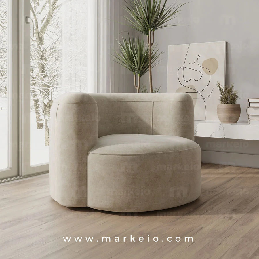 Fauteuil design Ello en tissu beige aux formes arrondies dans un salon moderne