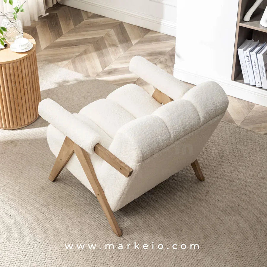 Vue de dessus du Fauteuil Armo mettant en valeur le design du dossier à trois panneaux moelleux.