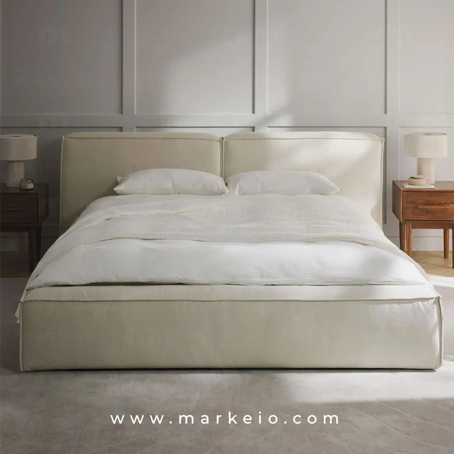 Vue d'ensemble du lit Divano dans une chambre contemporaine.