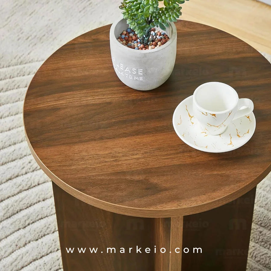 Détail de la texture noyer sur la table d'appoint Alno.