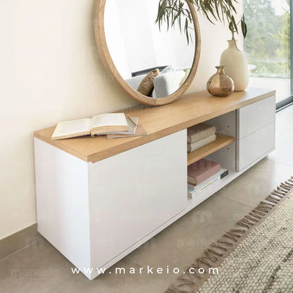 Détail du plateau en chêne naturel du meuble TV Kleno.