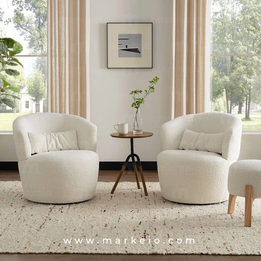 Fauteuil Snow en tissu bouclé blanc dans un salon lumineux à Casablanca.