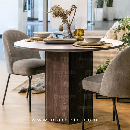 Table Polygo de Markeio installée dans une salle à manger à Casablanca.