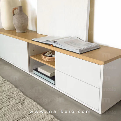 Meuble TV longiligne idéal pour les grands écrans et la décoration.