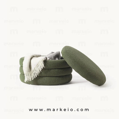 Pouf déco avec sellerie premium pour une chambre ou un séjour.