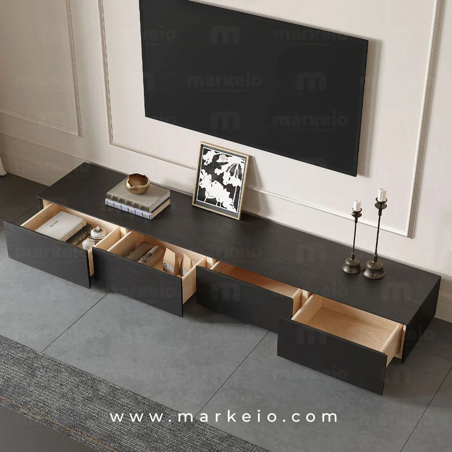 Grand meuble TV noir mat pour un salon au style contemporain.