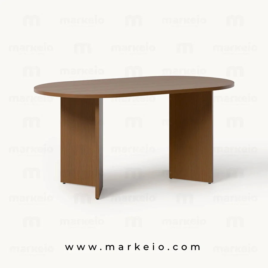 Table à manger Ovalia avec plateau ovale et piètement en bois massif.