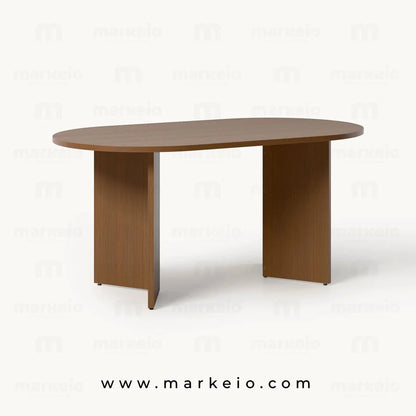 Table à manger Ovalia avec plateau ovale et piètement en bois massif.