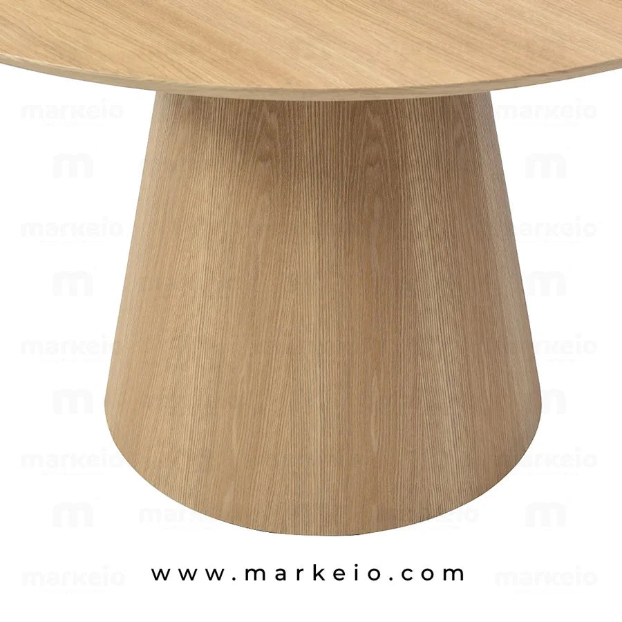 Table design Conik Chêne installée dans une salle à manger minimaliste