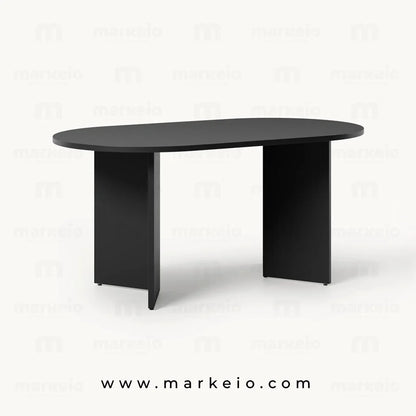 Vue d'ensemble de la table Ovalia mettant en valeur son grain de bois naturel.