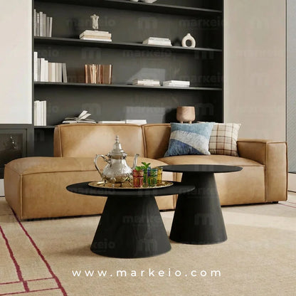 Ensemble de tables basses gigognes Conik noires avec base conique.