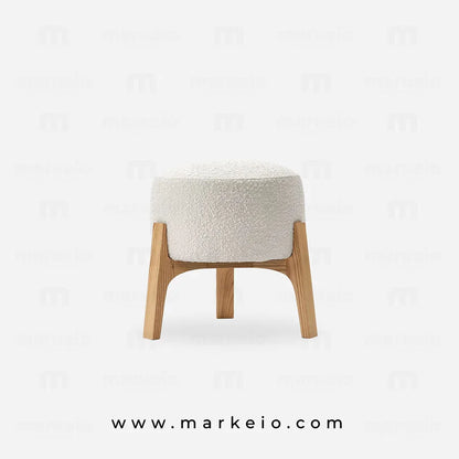 Tabouret rond texturé pour un salon au design contemporain.